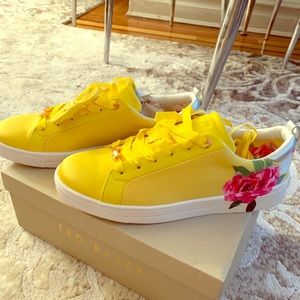 Ted Baker London sneaker. New!